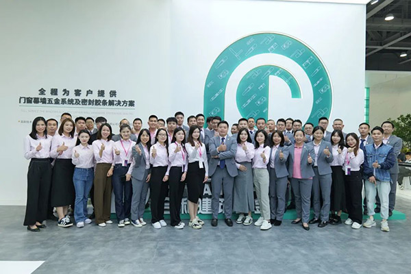 合和現場銷售精英團隊大合照