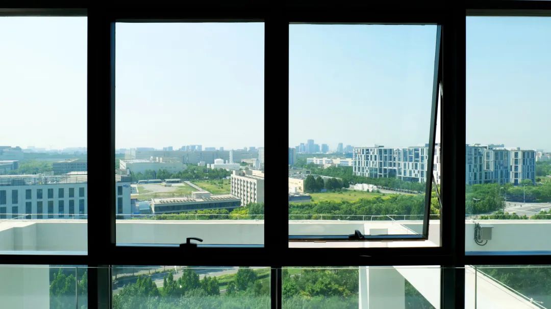 節(jié)能外開上懸窗五金系統(tǒng).jpg 節(jié)能外開上懸窗五金系統(tǒng).jpg