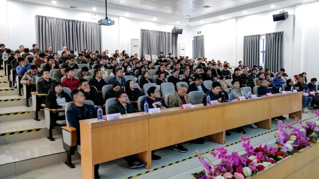 穩中求進,以進促穩乘勢而上、聚勢而強,贏戰2024.jpg 穩中求進,以進促穩乘勢而上、聚勢而強,贏戰2024.jpg